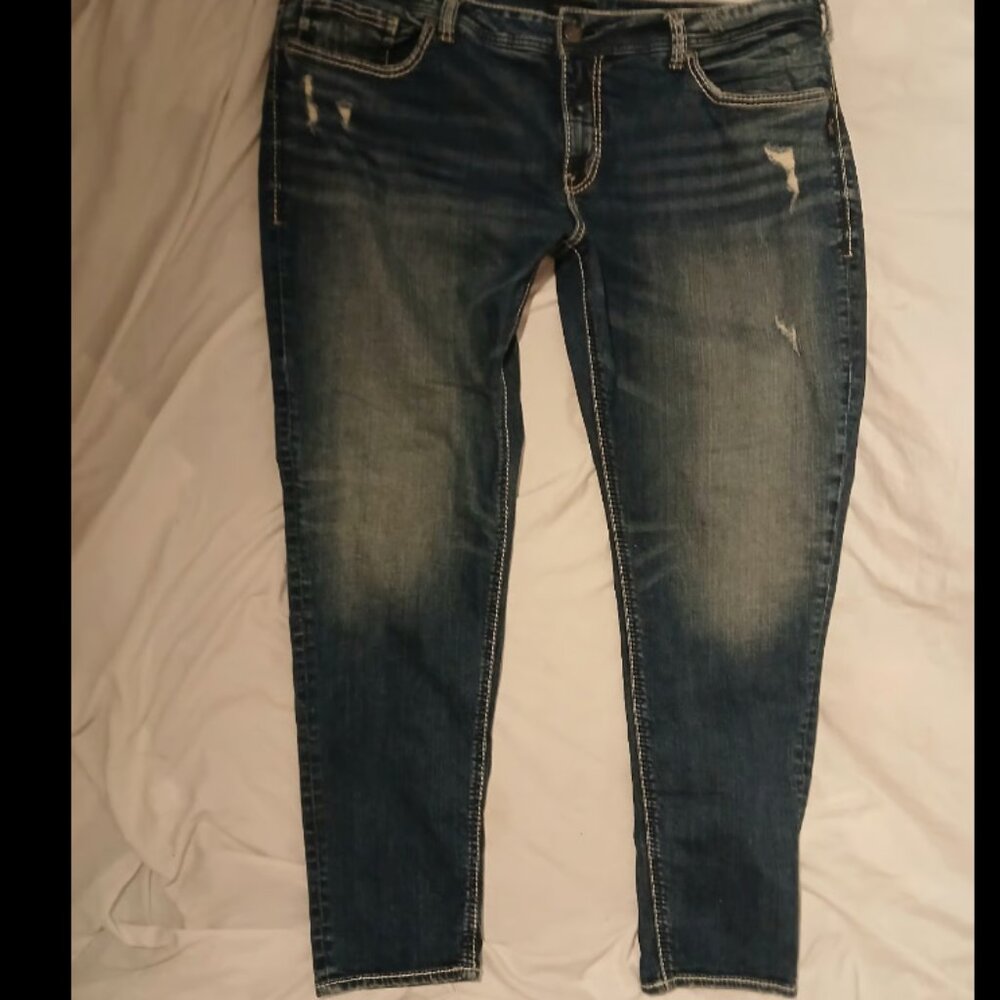 Silver Jeans Girlfriend distressed boot cut Jeans sz 40" W X 31" L